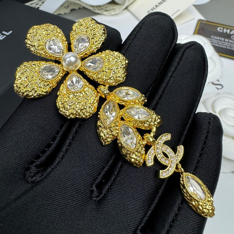 18K  Chanel 26C Flower Crystal Drop Gold Brooch