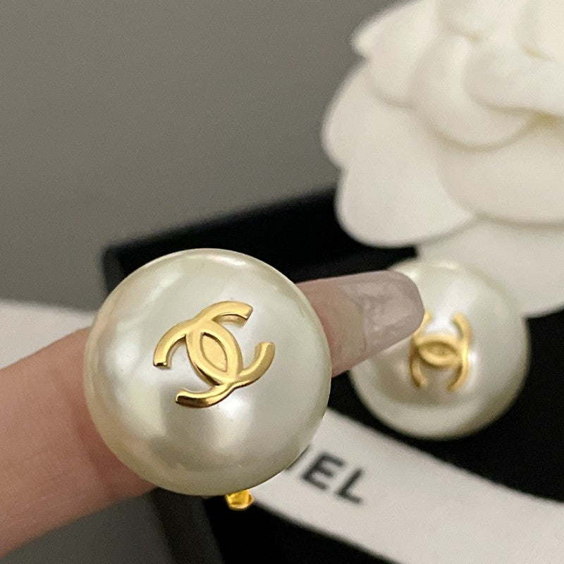 18K  Chanel Pearl Gold Round Earrings